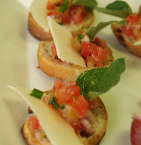 Mini Bruschetta  (Baguette with a tomato dressing)